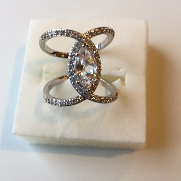 Stamped S925(sterling silver2 carats sapphire RING - Picture 2 of 5